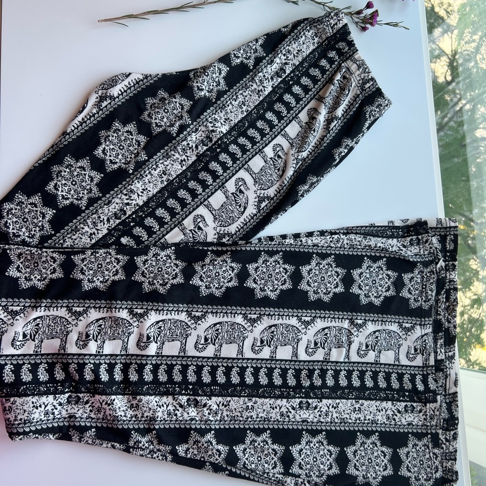 Windsor Monochrome Elephant Pattern Flare Leggings